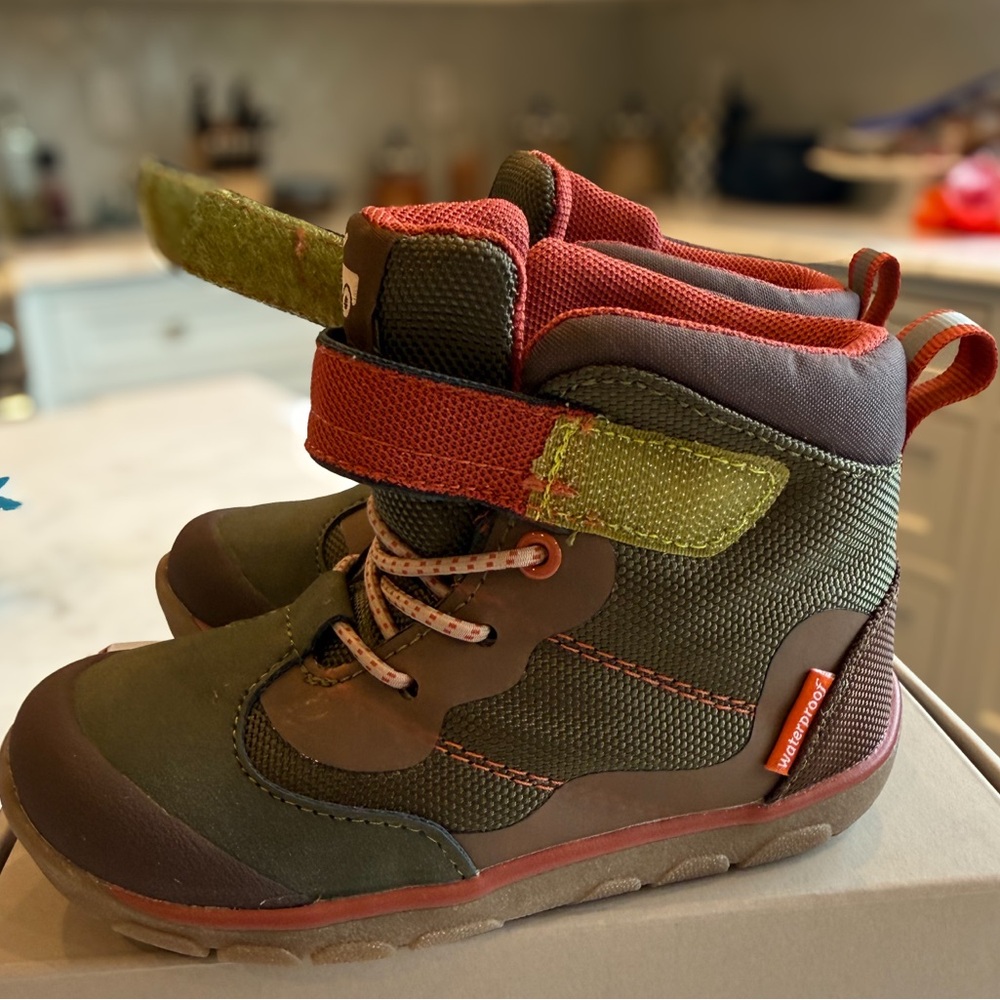 See Kai Run NWOT Kids 10 toddler Hiking Boots